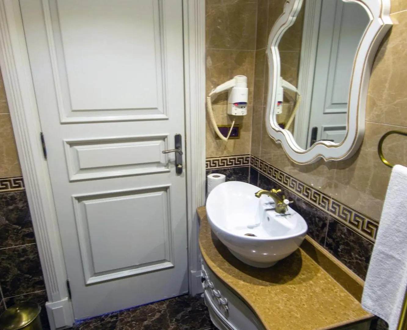 Iq Hotel Istanbul 3*,